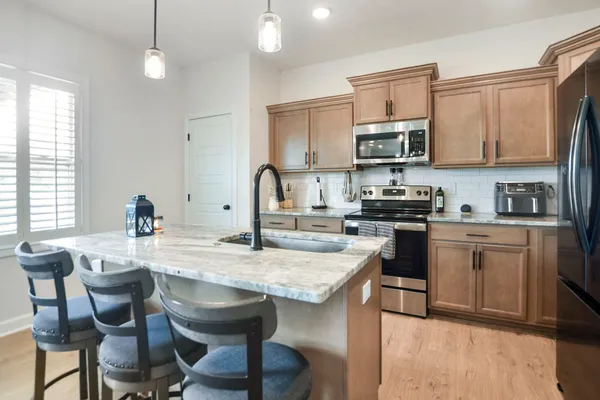 $2,300 | 2058 Ireland Way, Clarksville, TN 37042