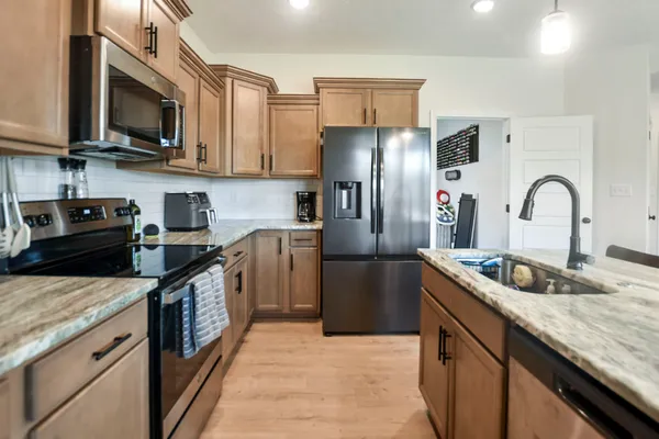 $2,300 | 2058 Ireland Way, Clarksville, TN 37042