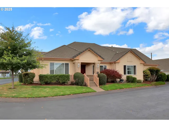 $729,900 | 3328 Lakemont Drive, Eugene, OR 97408