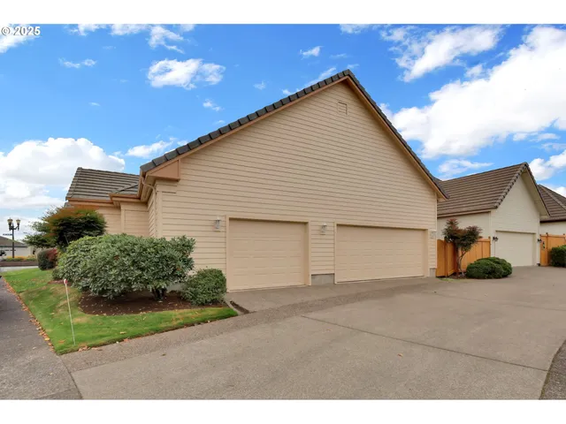 $729,900 | 3328 Lakemont Drive, Eugene, OR 97408