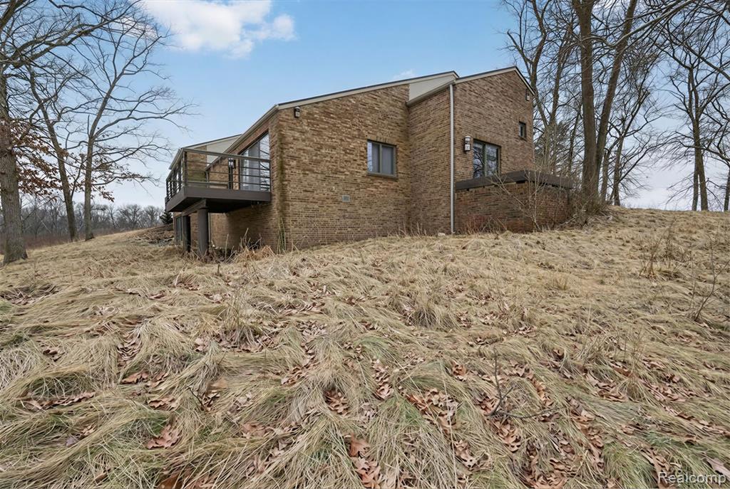 2551 Patterson Lake Road Pinckney, MI 48169 - Photo 18 of 95