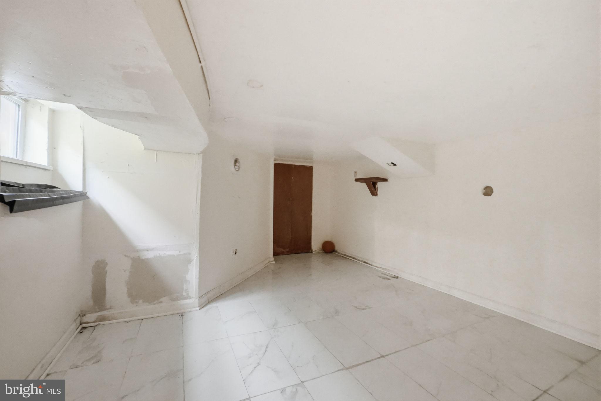3449 Old Frederick Road Baltimore, MD 21229 - Photo 20 of 25 Versatile space with natural light.