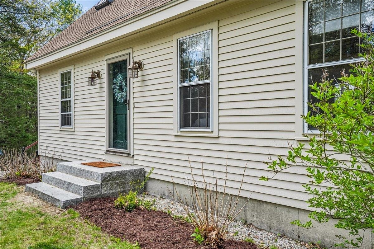 35 Haynes Road Deerfield, NH 03037 - Photo 5 of 50