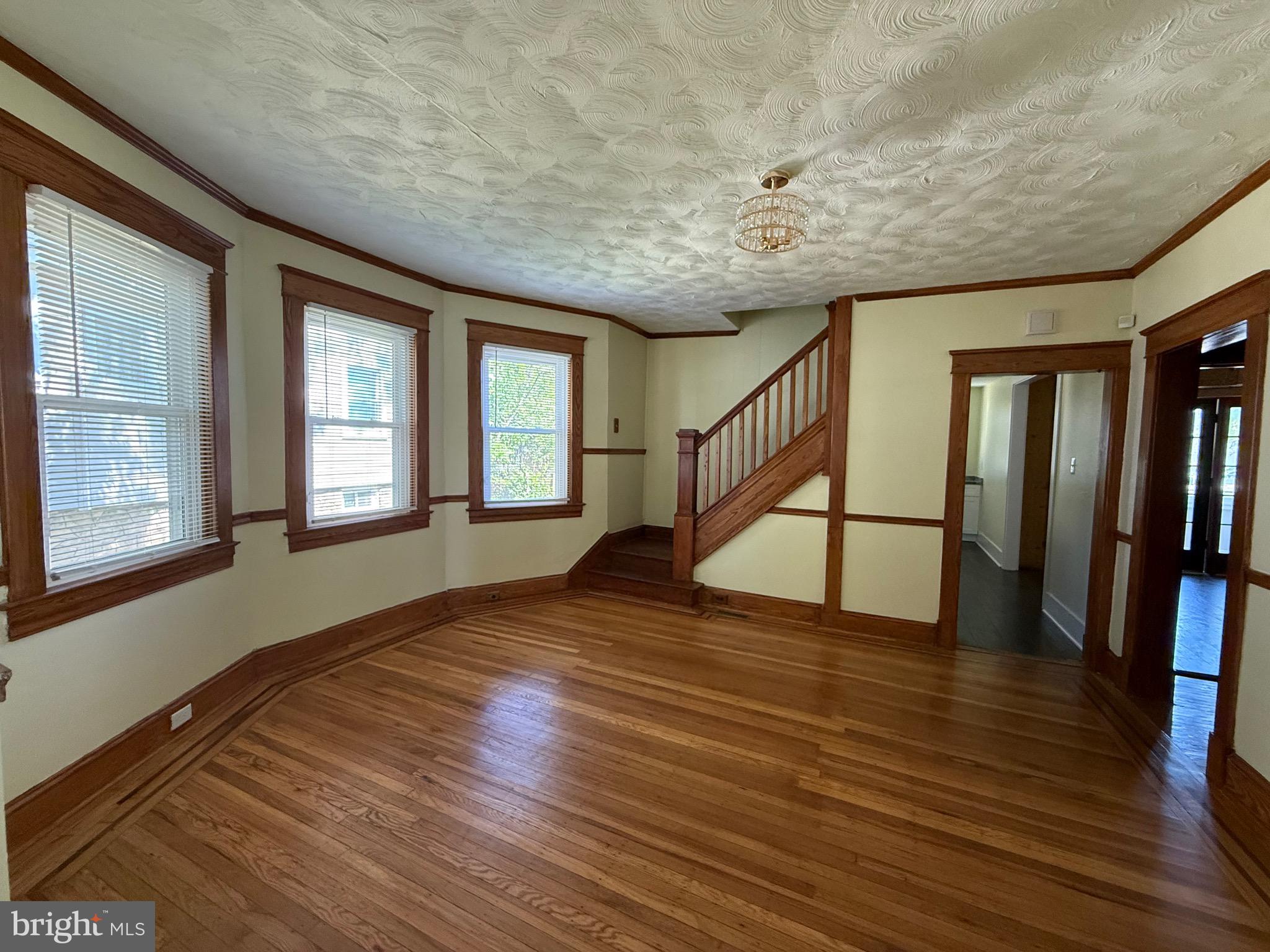 4007 Bateman Avenue Baltimore, MD 21216 - Photo 4 of 16 LR/DR area