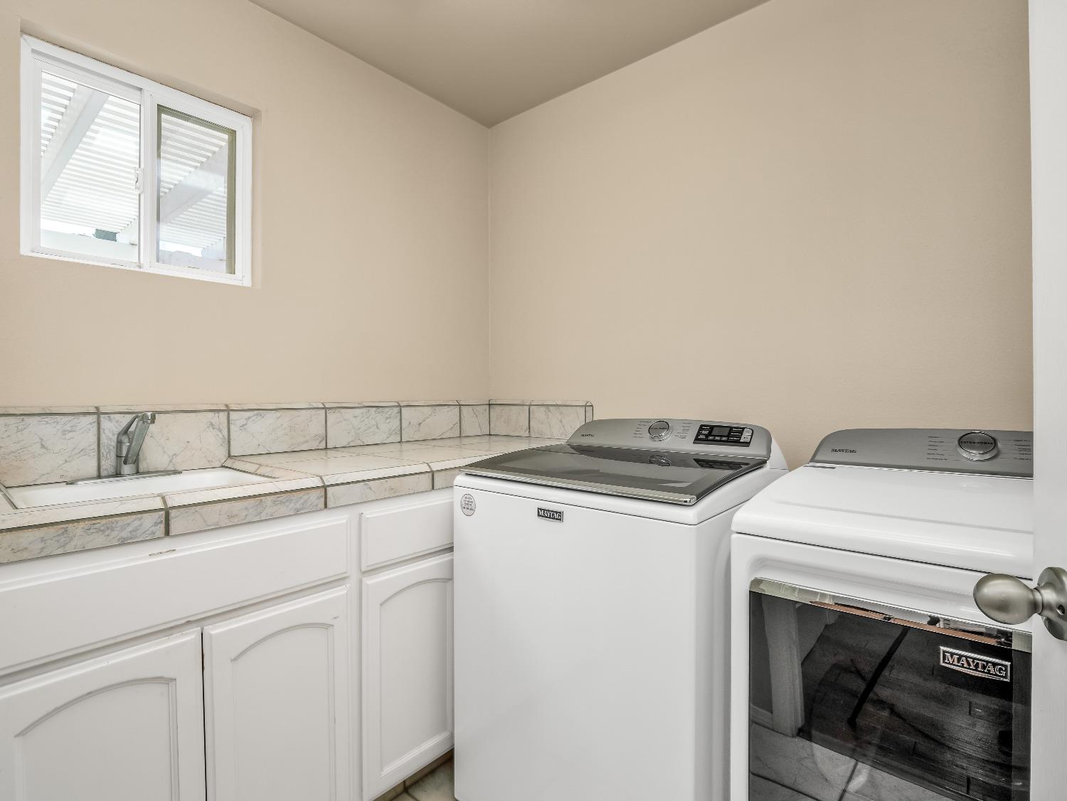 12 Breeze Way Madera, CA 93637 - Photo 15 of 48 a utility room with dryer and washer
