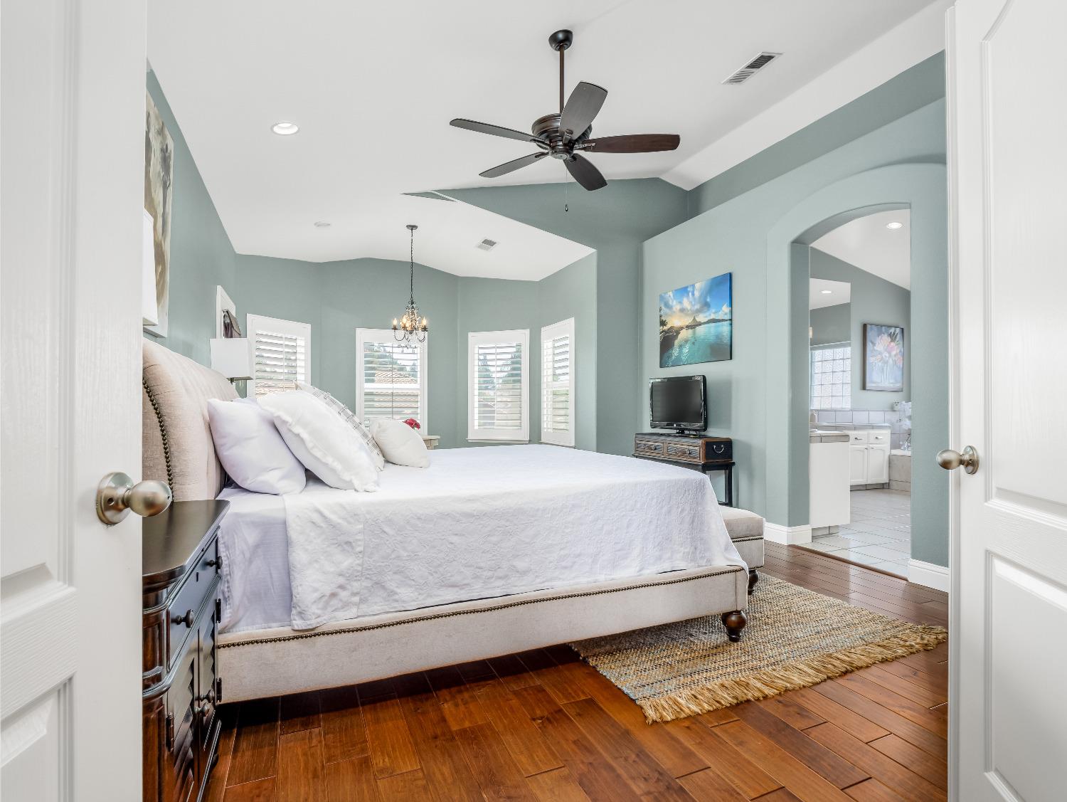 12 Breeze Way Madera, CA 93637 - Photo 23 of 48 a spacious bedroom with a bed and a ceiling fan