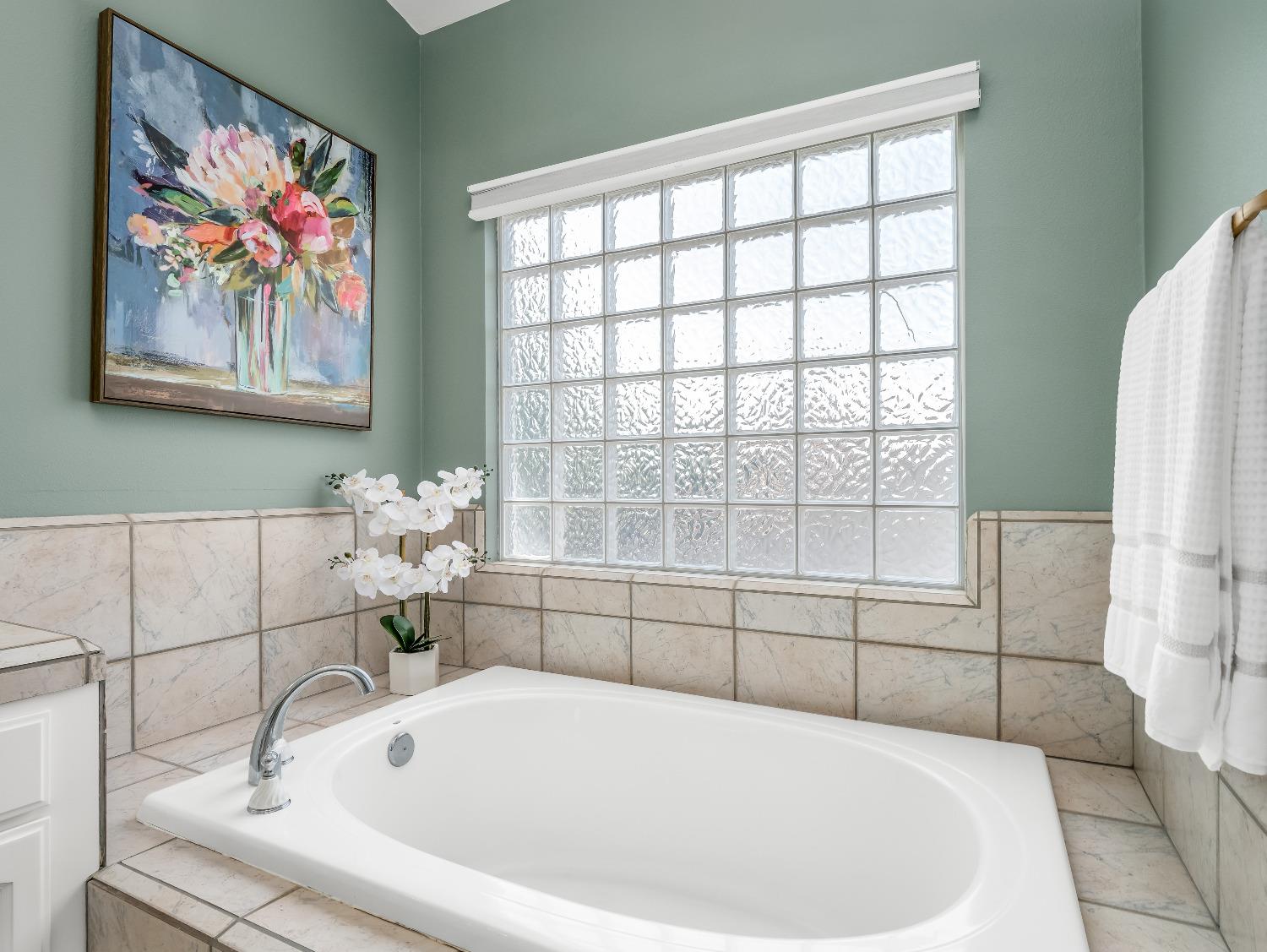 12 Breeze Way Madera, CA 93637 - Photo 28 of 48 a bathroom with a tub and sink