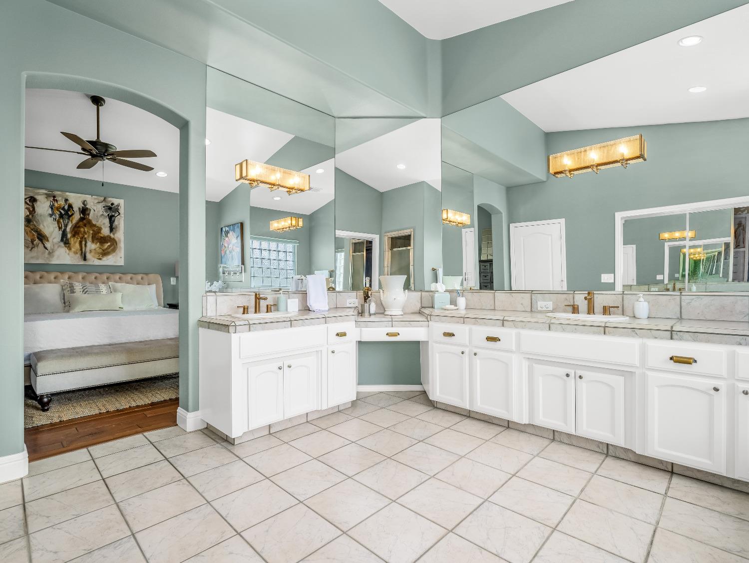 12 Breeze Way Madera, CA 93637 - Photo 29 of 48 a large bathroom with a sink a mirror and a bathtub