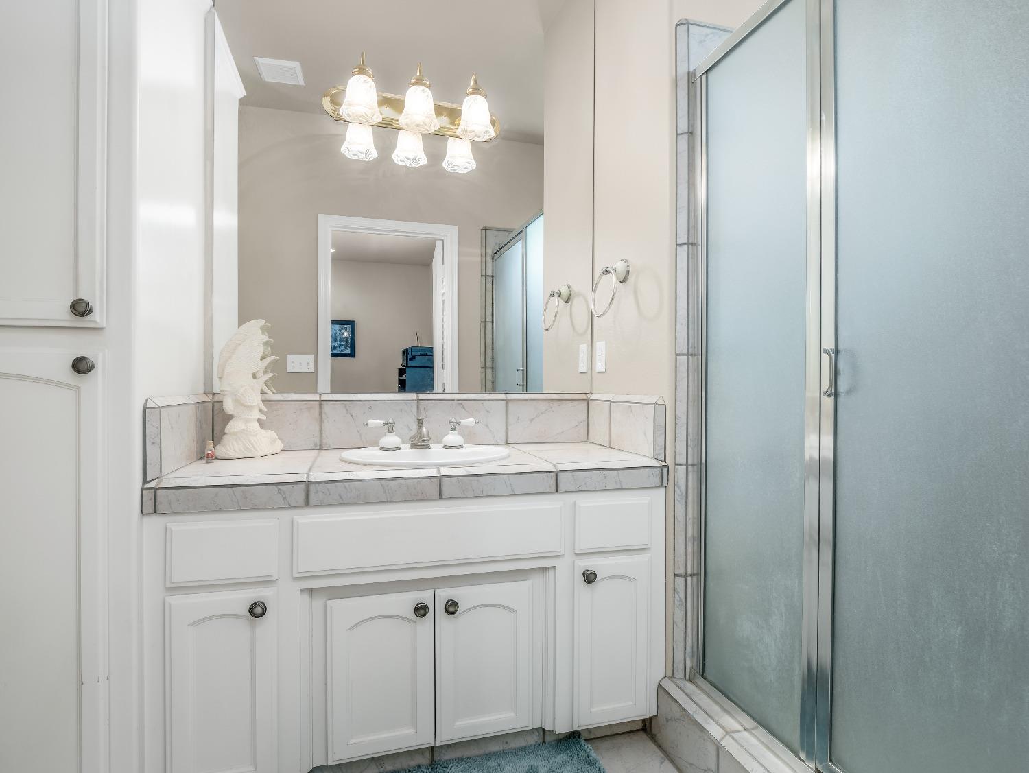 12 Breeze Way Madera, CA 93637 - Photo 33 of 48 a bathroom with a double vanity sink and a mirror