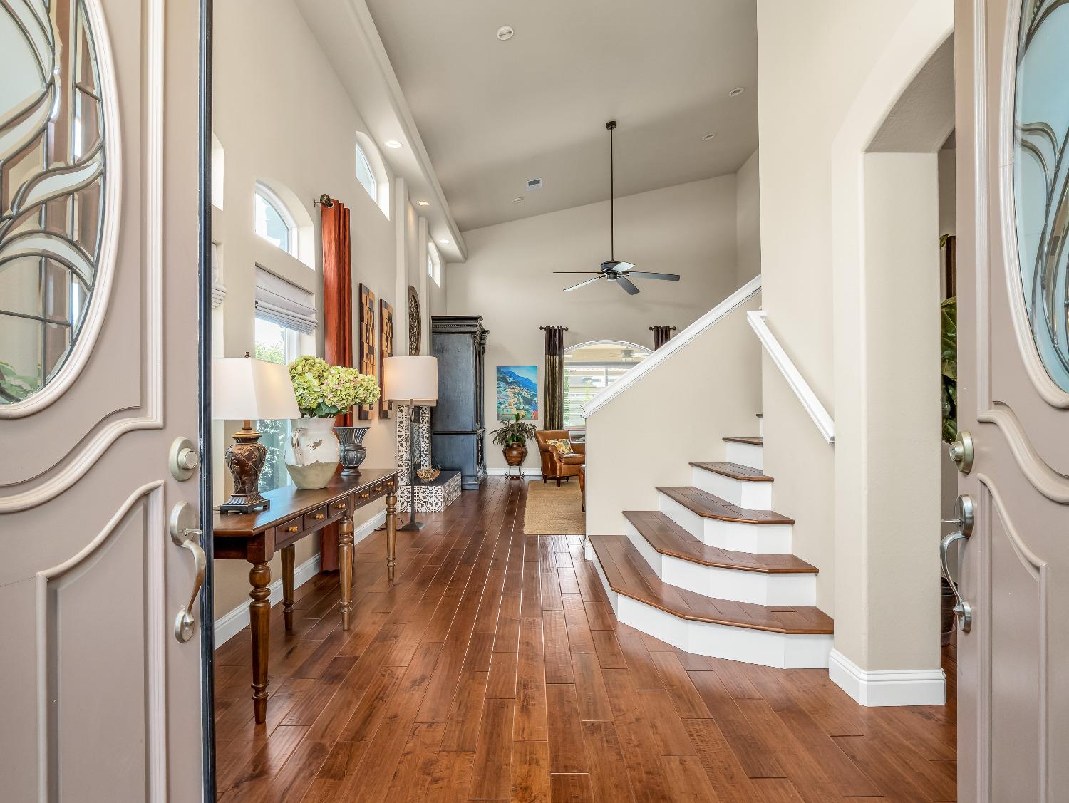 12 Breeze Way Madera, CA 93637 - Photo 4 of 48 a view of entryway and hall with wooden floor