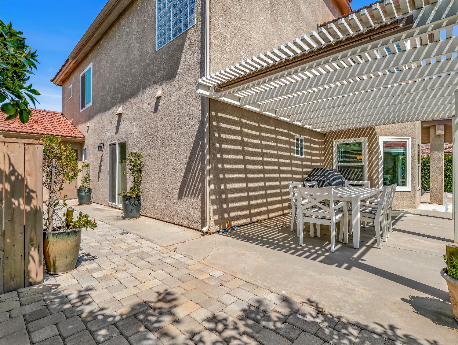 12 Breeze Way Madera, CA 93637 - Photo 43 of 48 a patio with table and chairs and potted plants