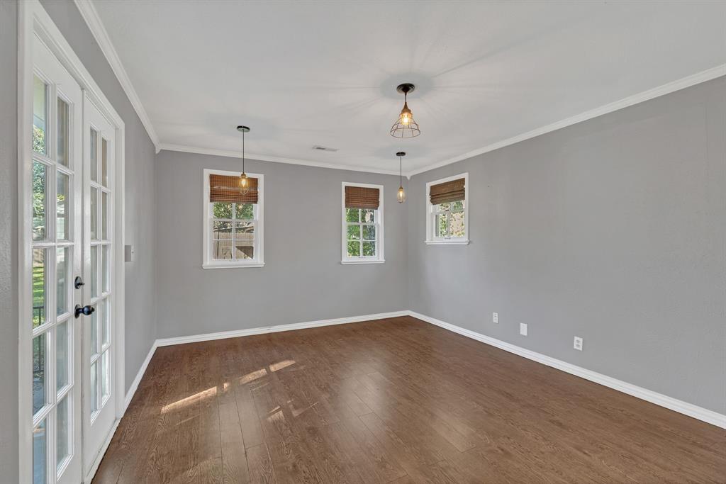 1815 North Riverside Drive Fort Worth, TX 76111 - Photo 12 of 30 Plenty of room for a family sized table in this eating area.