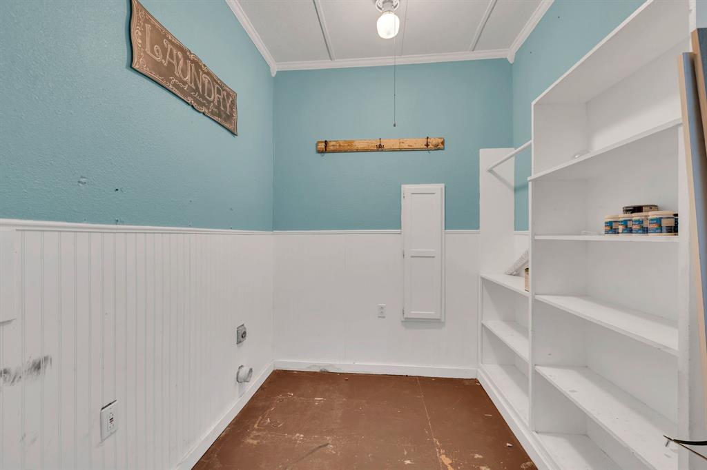 1815 North Riverside Drive Fort Worth, TX 76111 - Photo 14 of 30 Garage converted into a roomy laundry room.