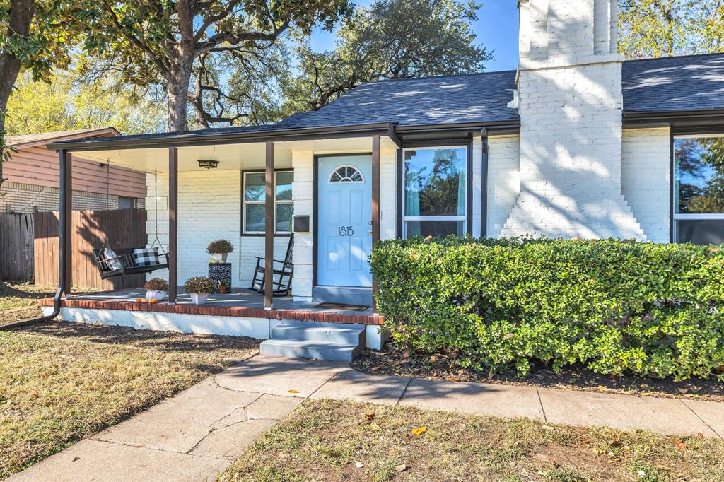 1815 North Riverside Drive Fort Worth, TX 76111 - Photo 5 of 30 Welcoming sidewalks from street and driveway.