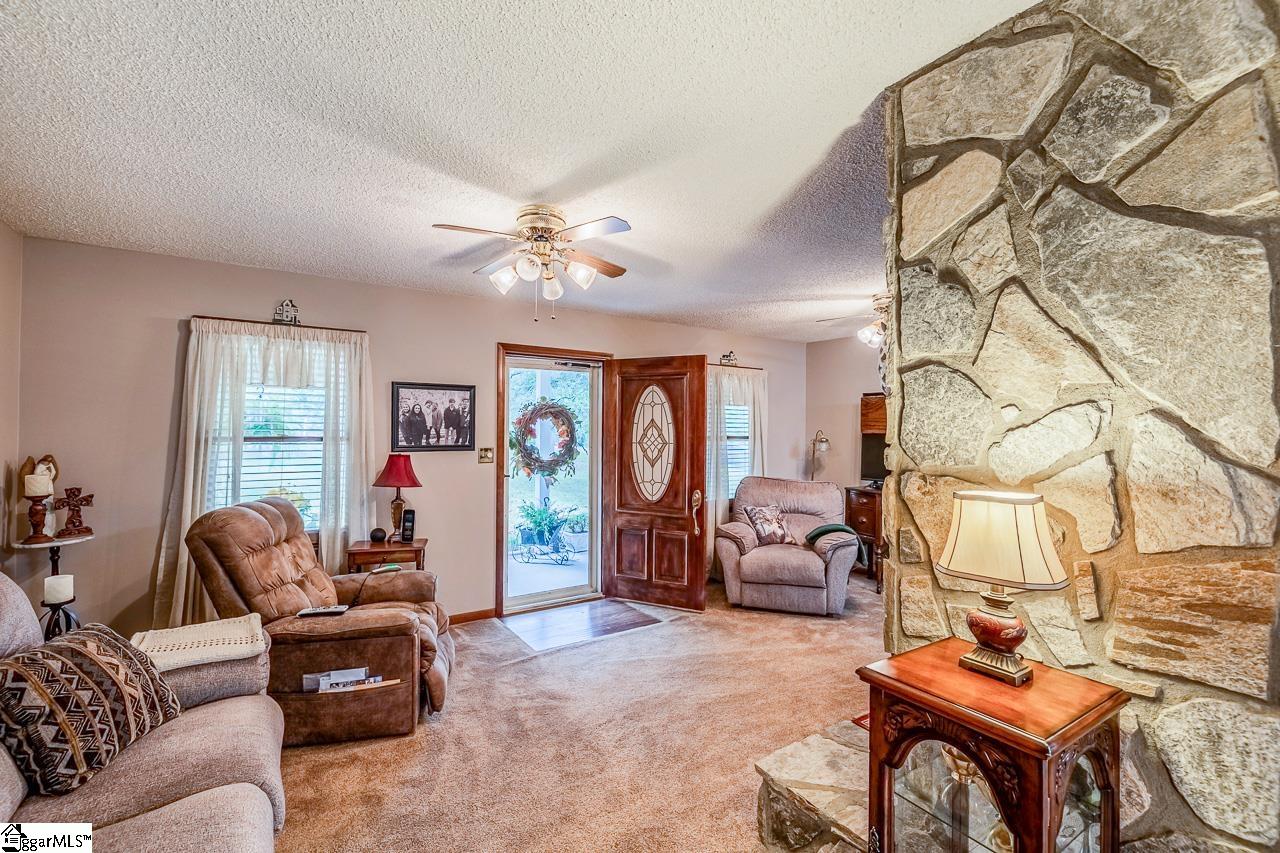 1277 Crawford Road Gray Court, SC 29645 - Photo 8 of 47