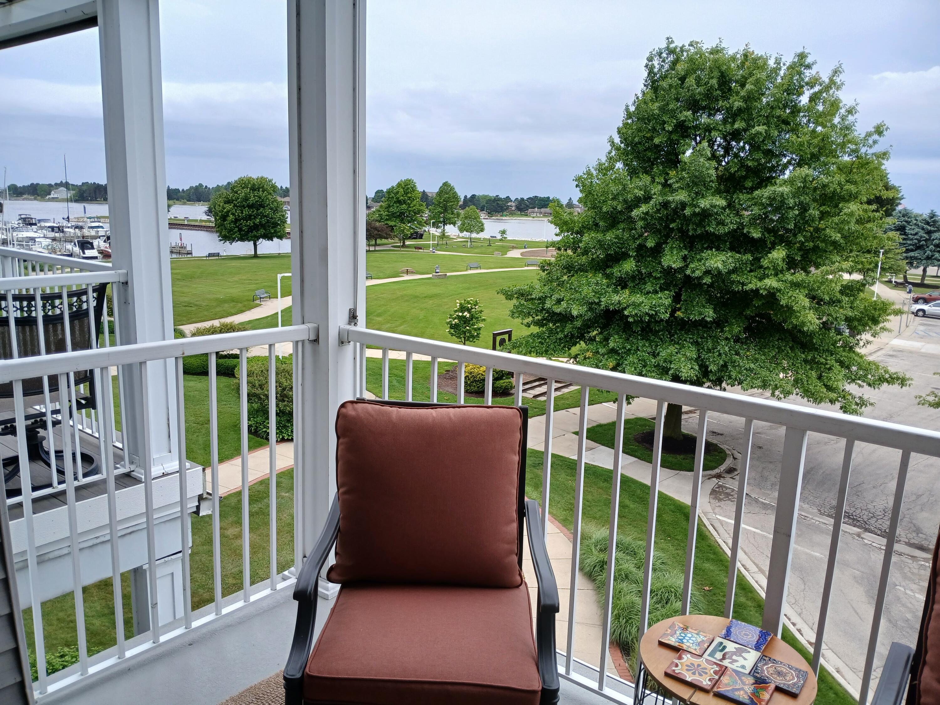 300 South Rath Avenue, Unit 5 Ludington, MI 49431 - Photo 19 of 28 Main Floor Deck