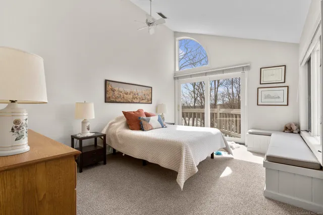 a view of livingroom with furniture