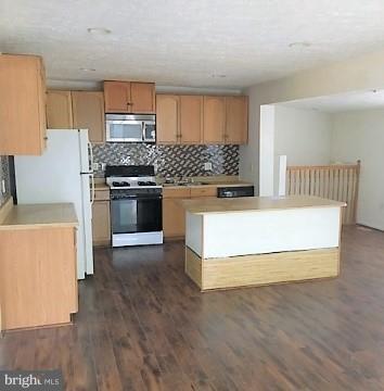 10068 Guilford Road Jessup, MD 20794 - Photo 5 of 6 Kitchen