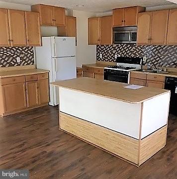 10068 Guilford Road Jessup, MD 20794 - Photo 6 of 6 Kitchen