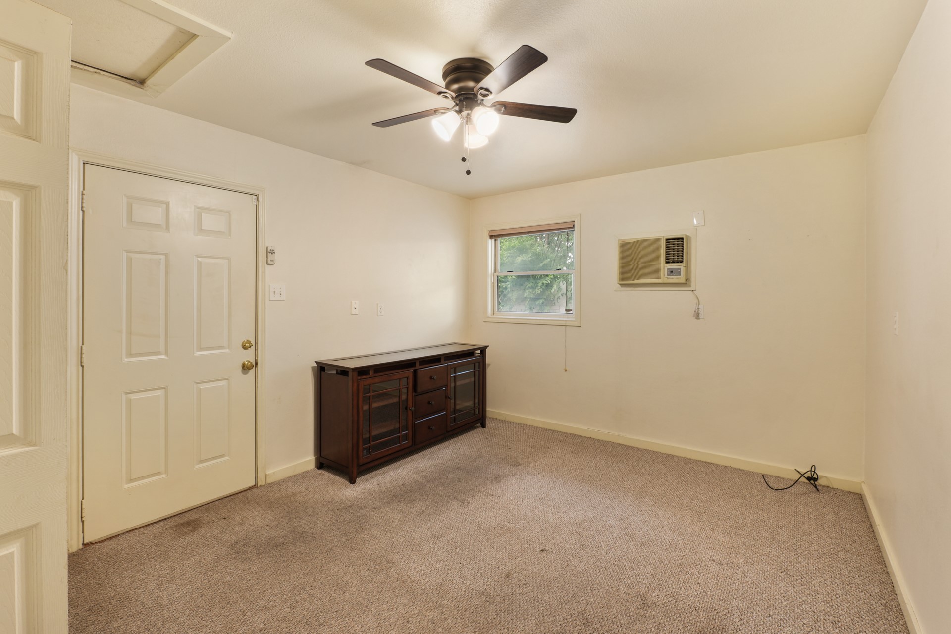 6625 East Post Road Kyle, TX 78640 - Photo 16 of 46 a view of an empty room with a ceiling fan