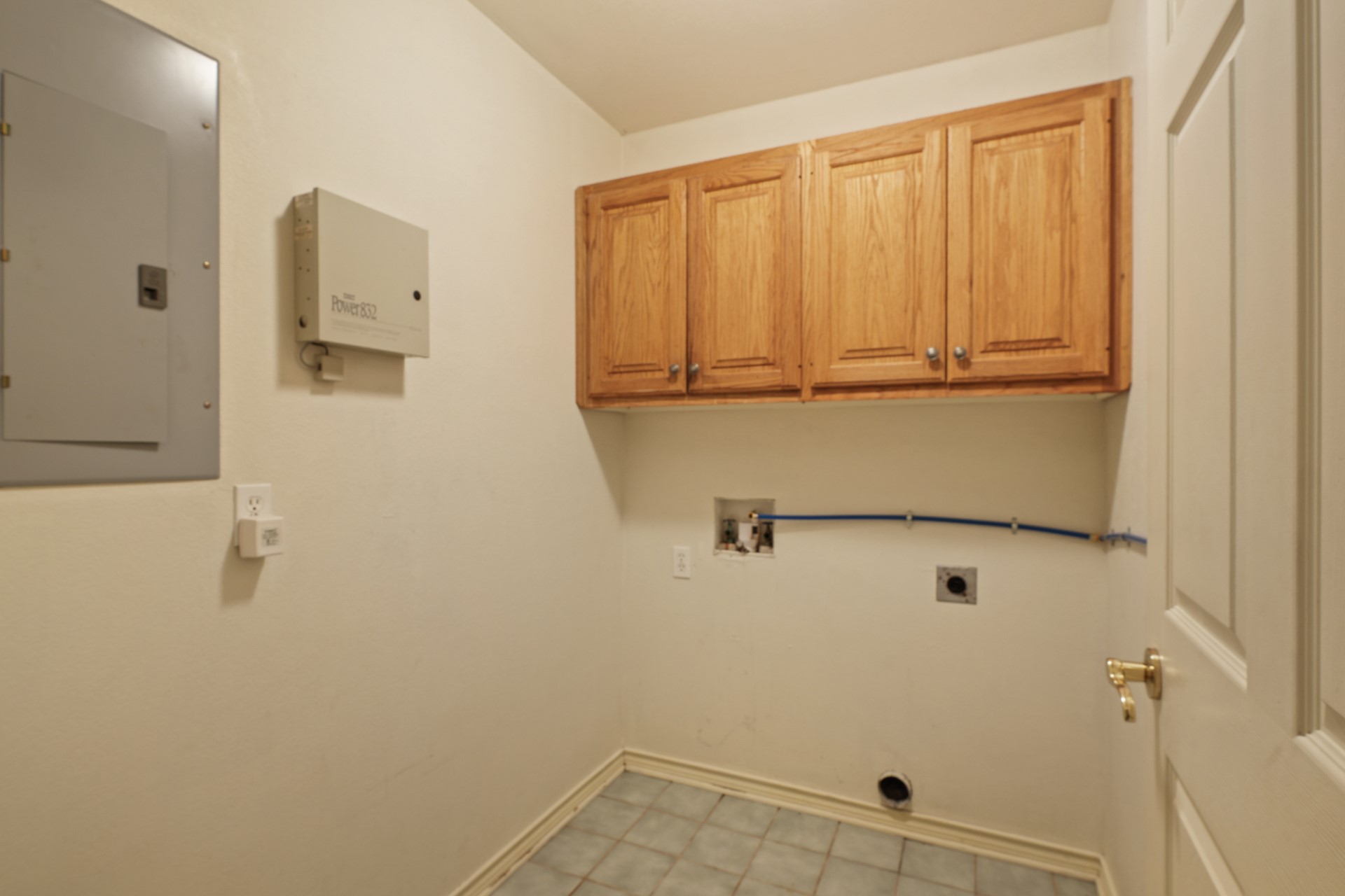 6625 East Post Road Kyle, TX 78640 - Photo 30 of 46 a bathroom with a shower