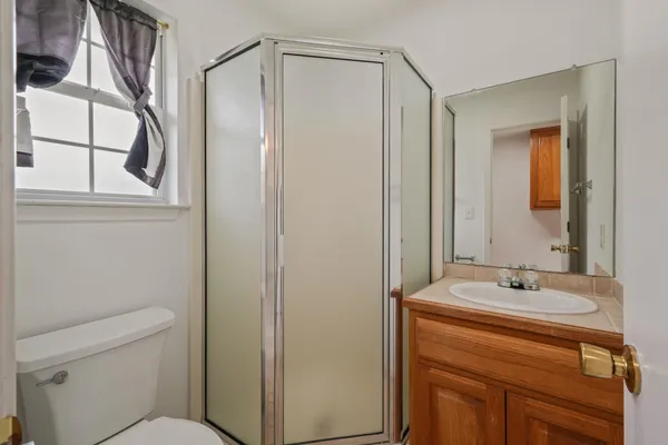 a view of entryway with window