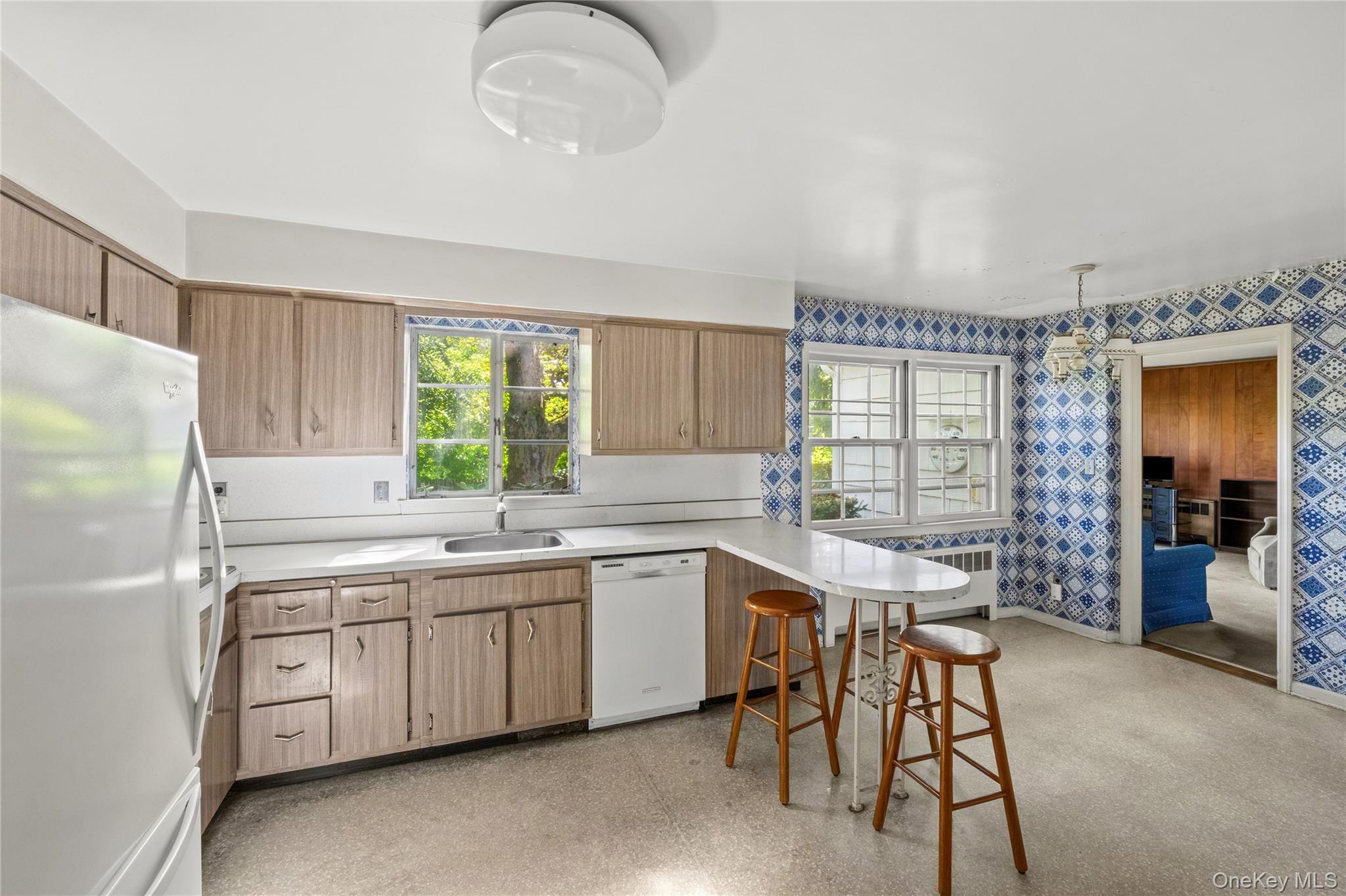 52 Borglum Road Manhasset, NY 11030 - Photo 11 of 29 Gallery Image 11
