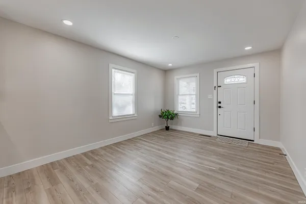 $1,295 | 20 South Villa Drive, Evansville, IN 47714