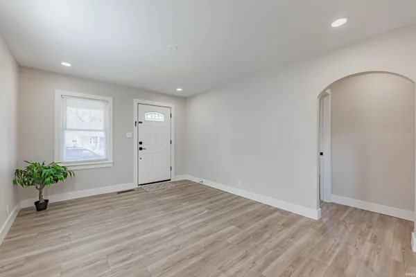 $1,295 | 20 South Villa Drive, Evansville, IN 47714