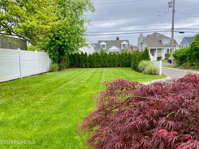 a view of a back yard of the house