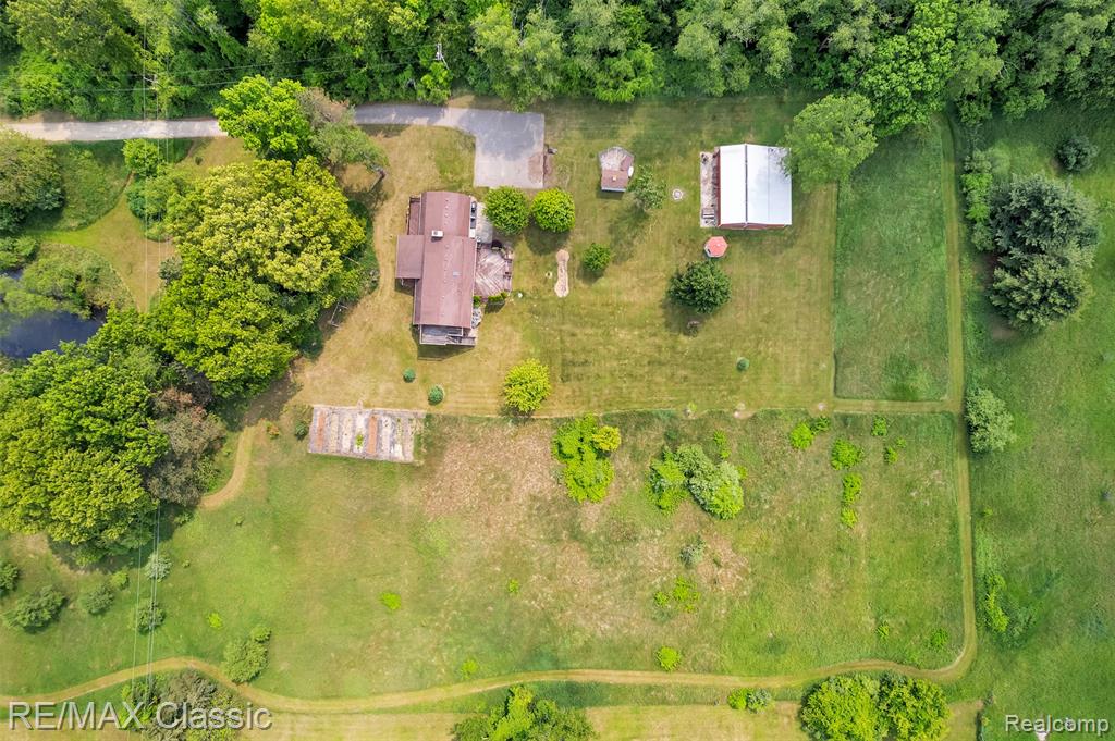 917 Middle Road Highland, MI 48357 - Photo 8 of 97