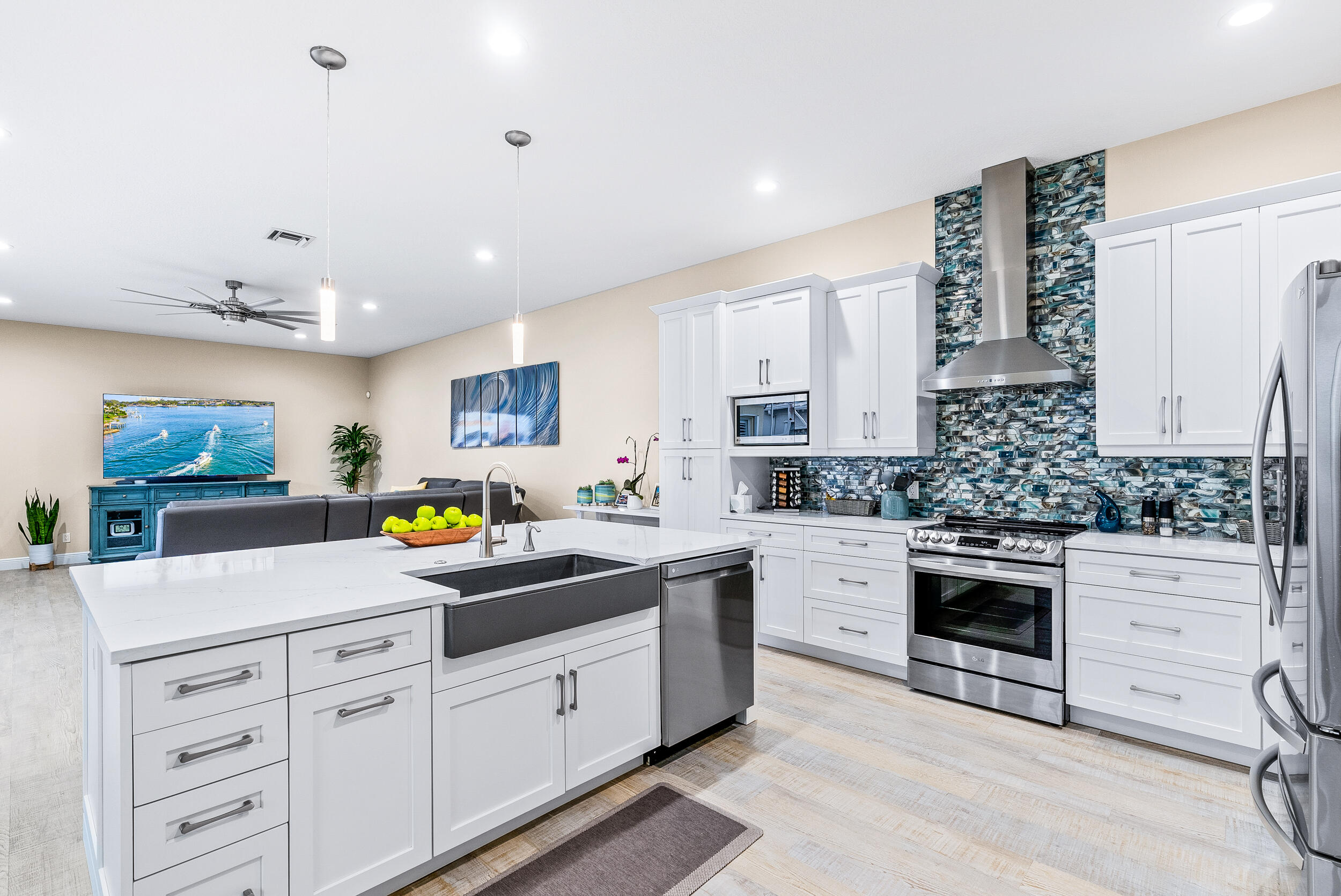 221 Florence Drive Jupiter, FL 33458 - Photo 15 of 28 Kitchen