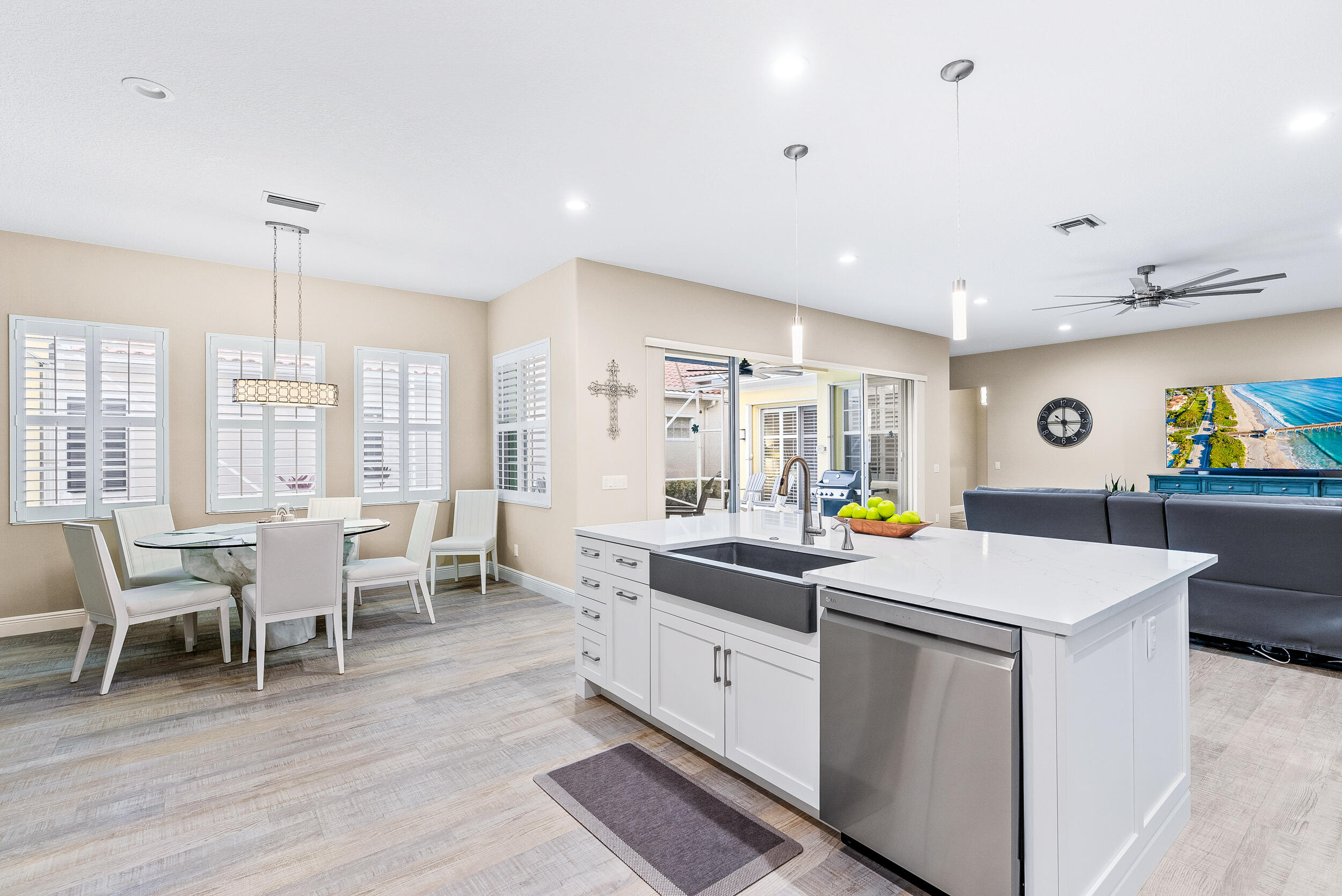 221 Florence Drive Jupiter, FL 33458 - Photo 16 of 28 Kitchen