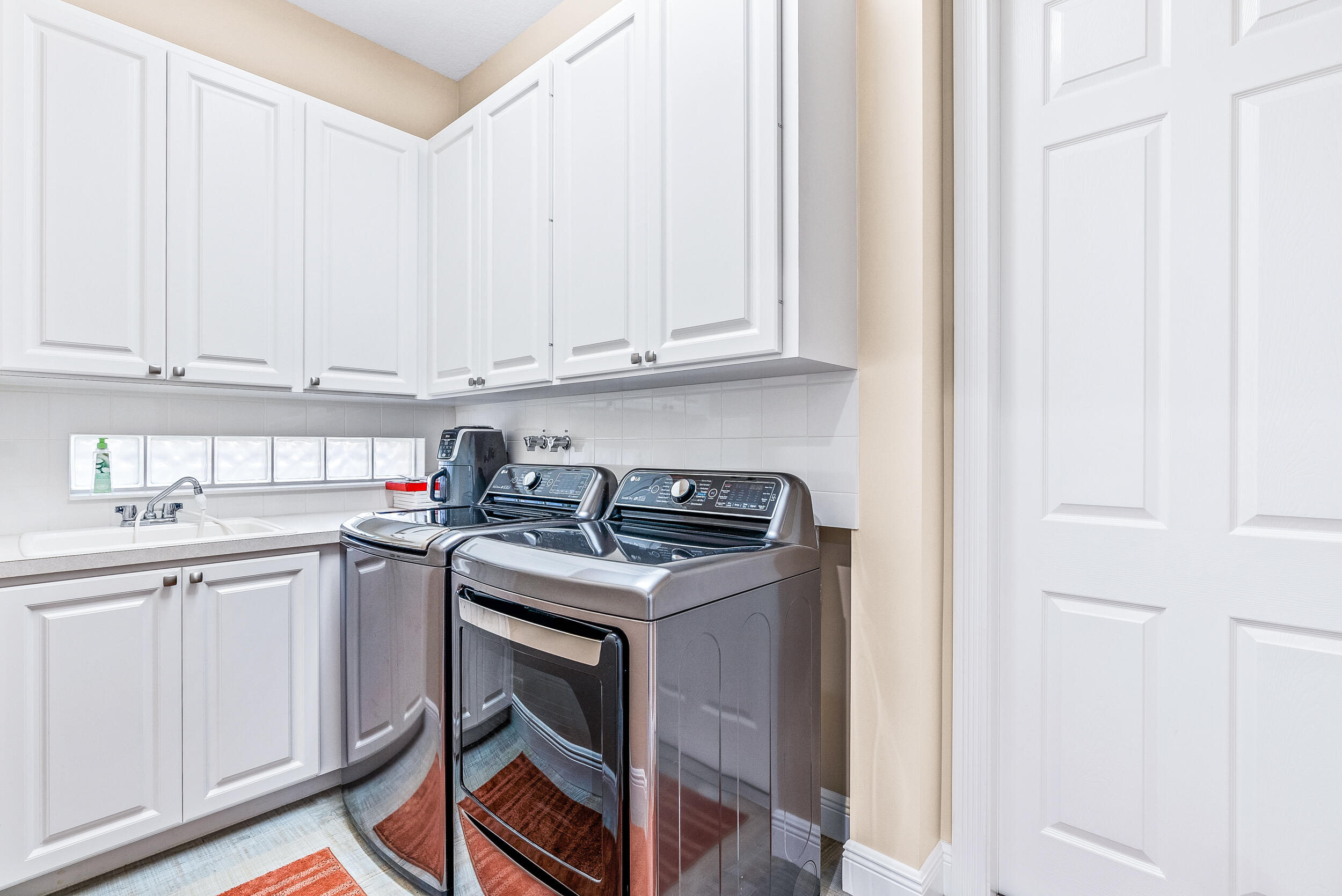 221 Florence Drive Jupiter, FL 33458 - Photo 19 of 28 Laundry