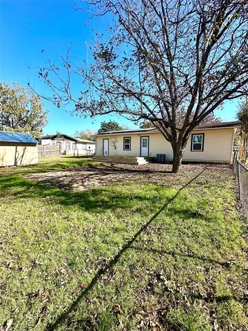 a view of livingroom with furniture
