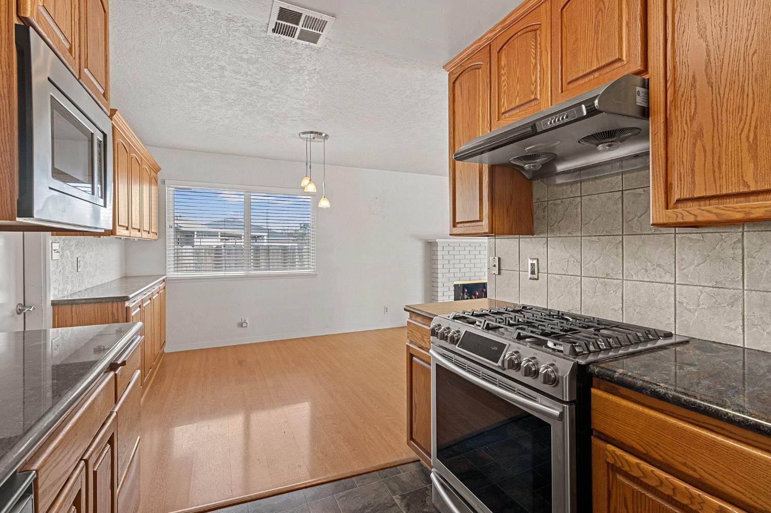 1428 Kent Way Modesto, CA 95355 - Photo 6 of 27