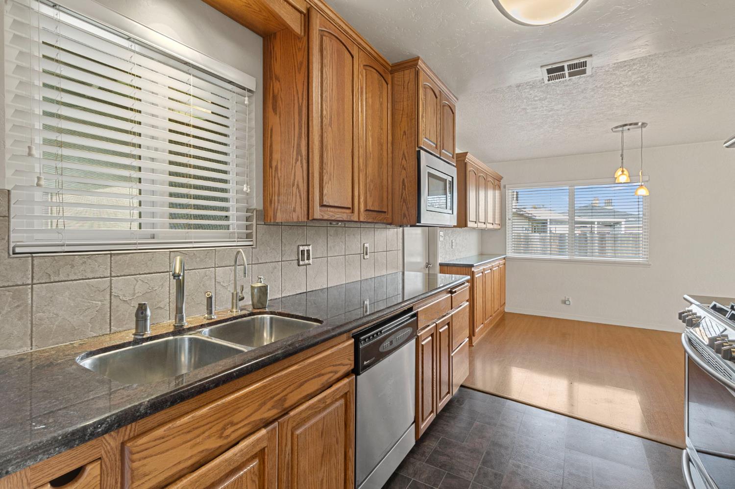 1428 Kent Way Modesto, CA 95355 - Photo 7 of 27