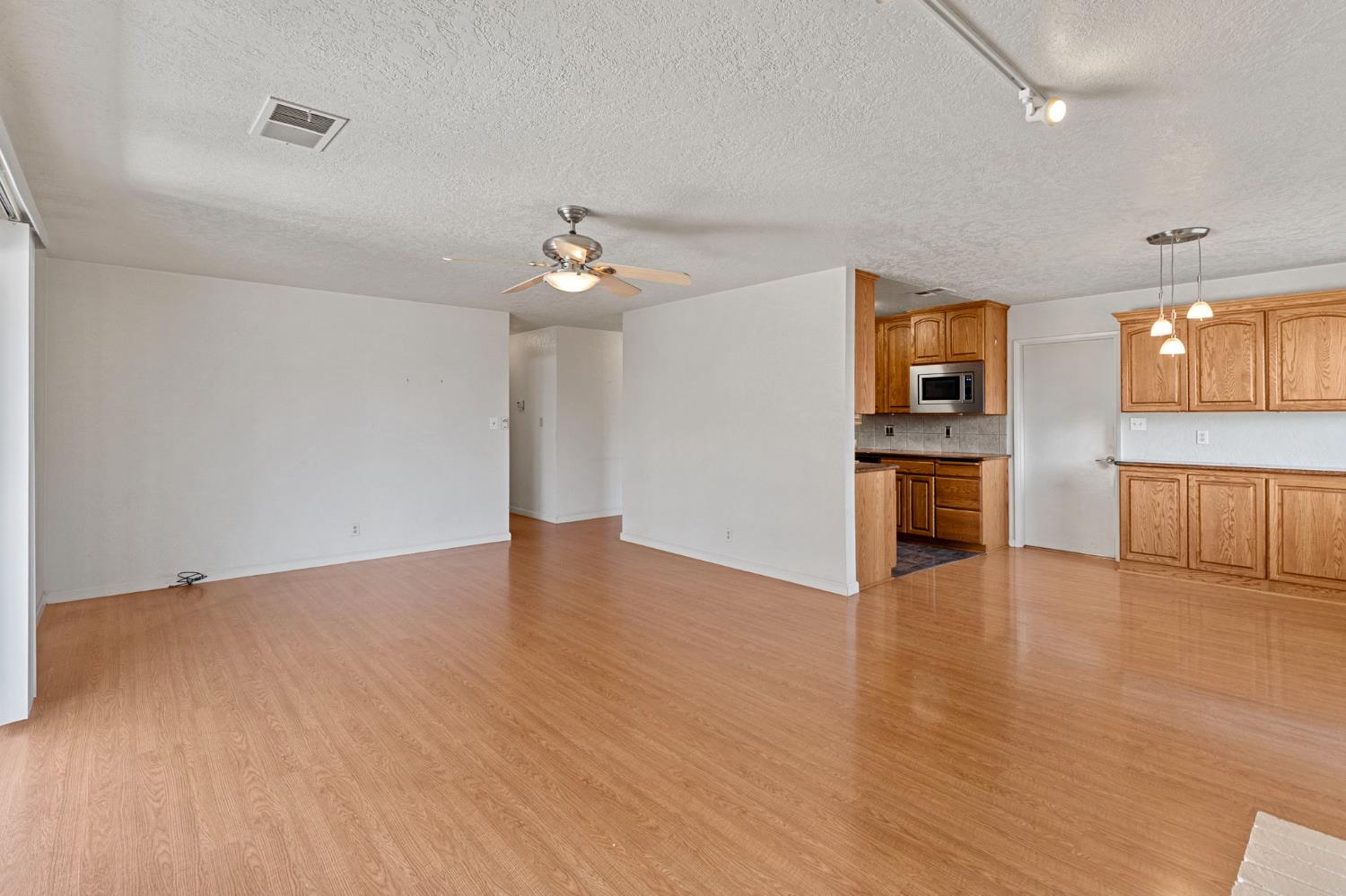 1428 Kent Way Modesto, CA 95355 - Photo 8 of 27