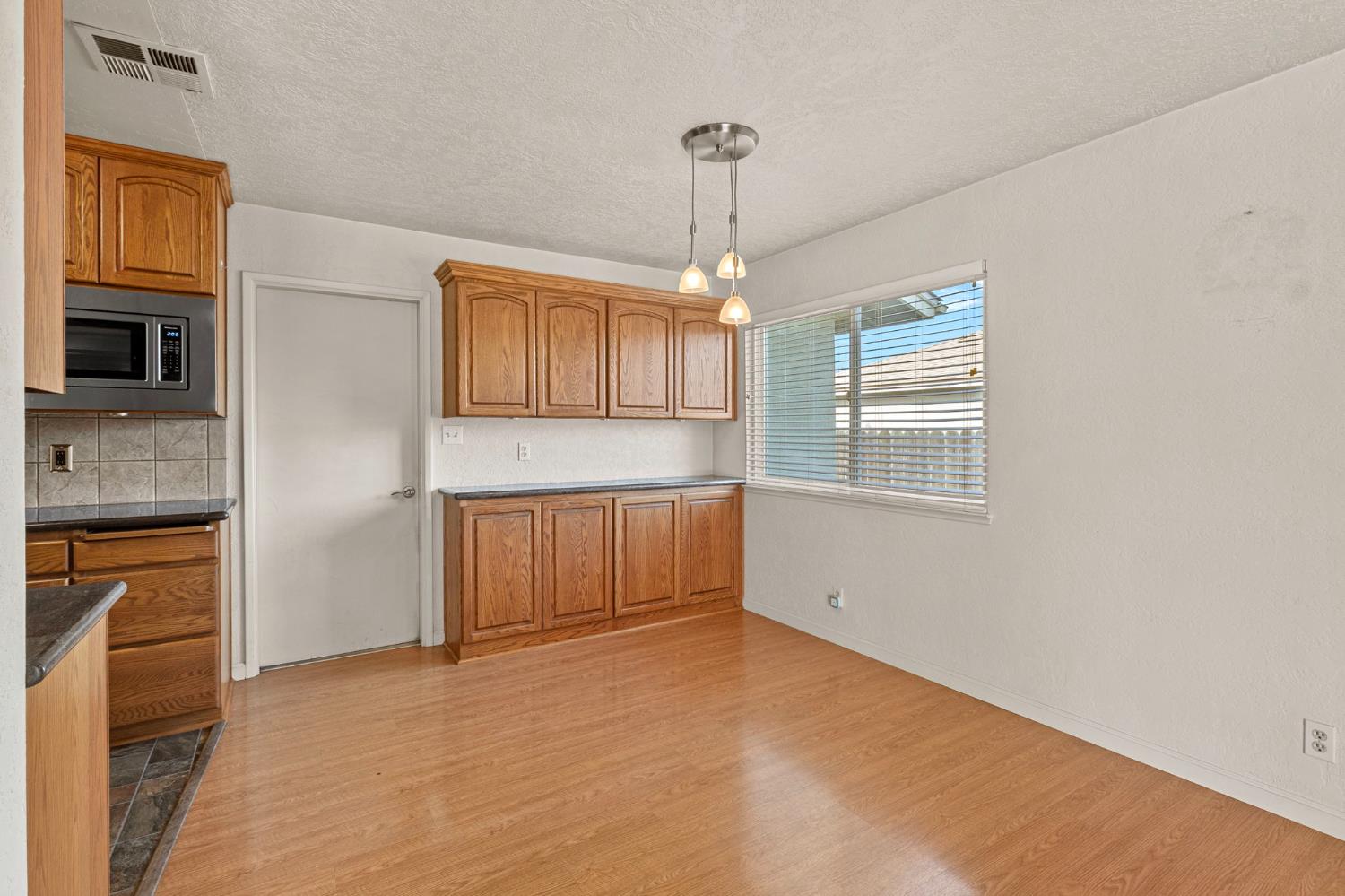 1428 Kent Way Modesto, CA 95355 - Photo 9 of 27