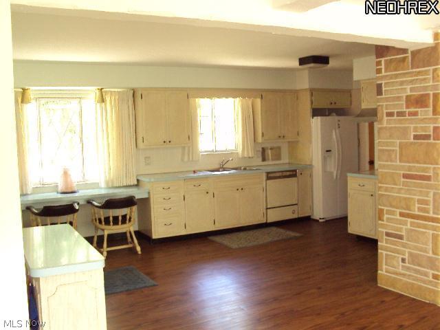 360 Jackson Road Aurora, OH 44202 - Photo 18 of 18 Kitchen is open floor plan - lots of cupboards