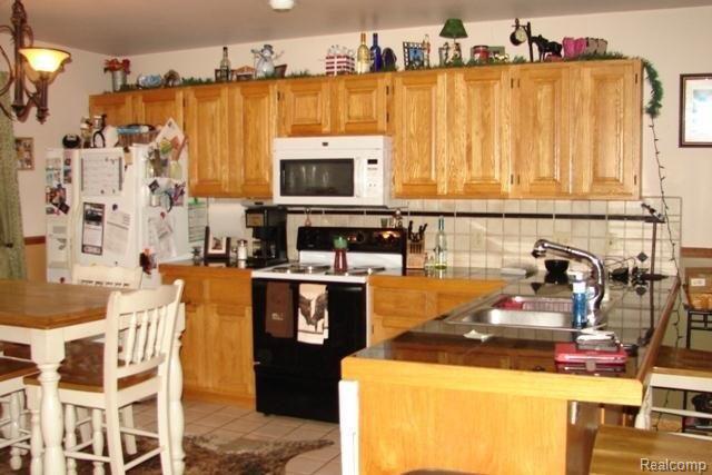 3659 Sutton Road Metamora, MI 48455 - Photo 9 of 28 Kitchen.jpg