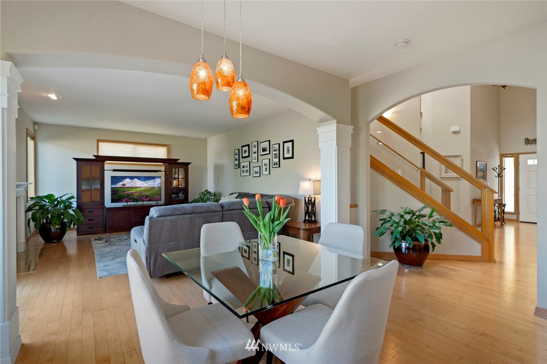 323 Quincy Avenue Northeast Renton, WA 98059 - Photo 12 of 37