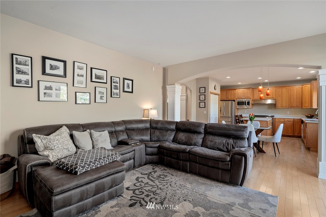 323 Quincy Avenue Northeast Renton, WA 98059 - Photo 13 of 37