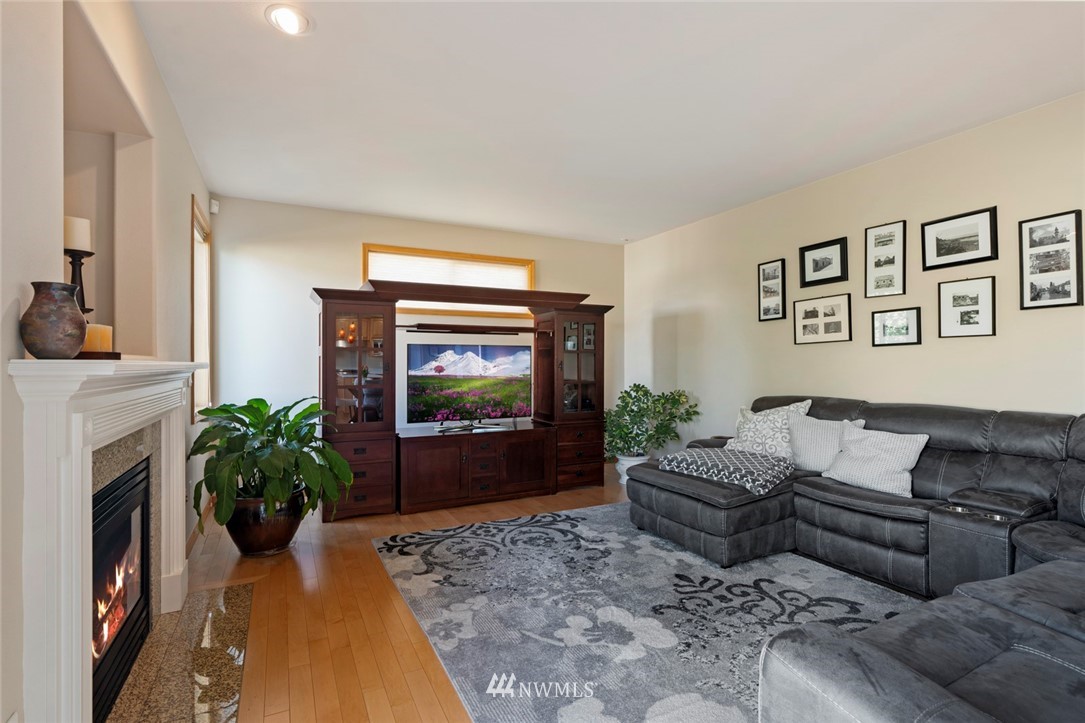 323 Quincy Avenue Northeast Renton, WA 98059 - Photo 14 of 37