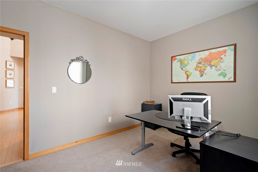 323 Quincy Avenue Northeast Renton, WA 98059 - Photo 18 of 37