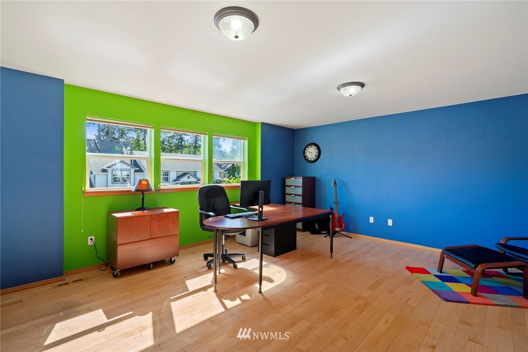 323 Quincy Avenue Northeast Renton, WA 98059 - Photo 27 of 37