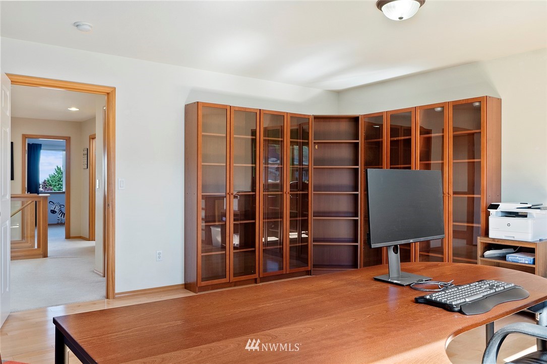 323 Quincy Avenue Northeast Renton, WA 98059 - Photo 29 of 37