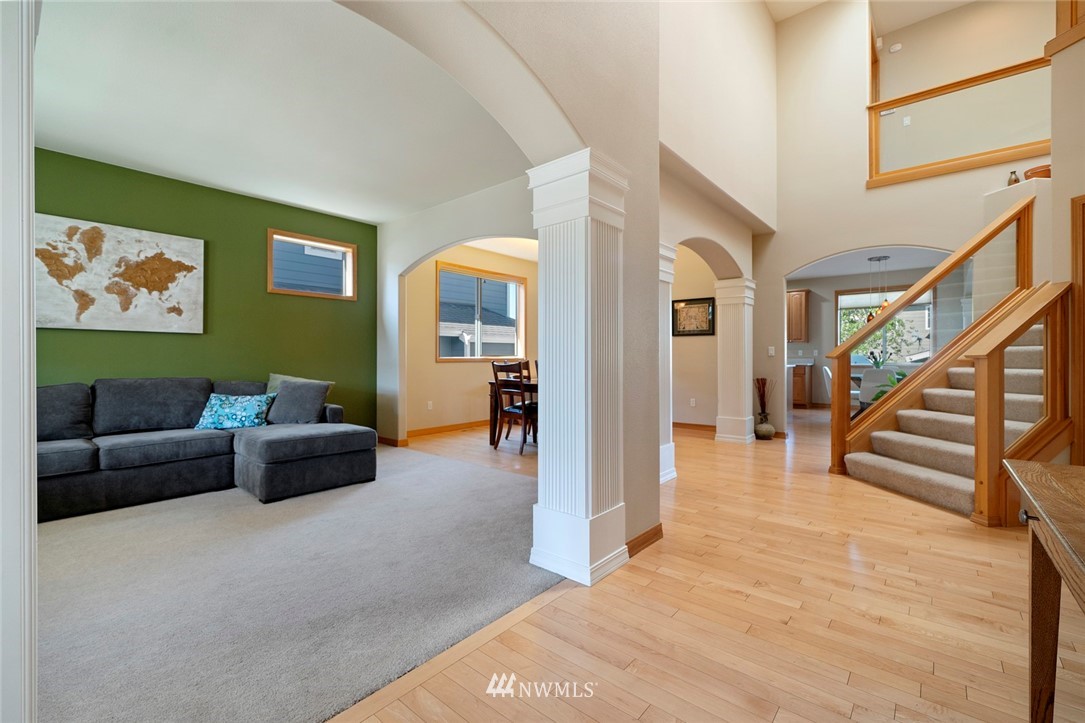 323 Quincy Avenue Northeast Renton, WA 98059 - Photo 4 of 37