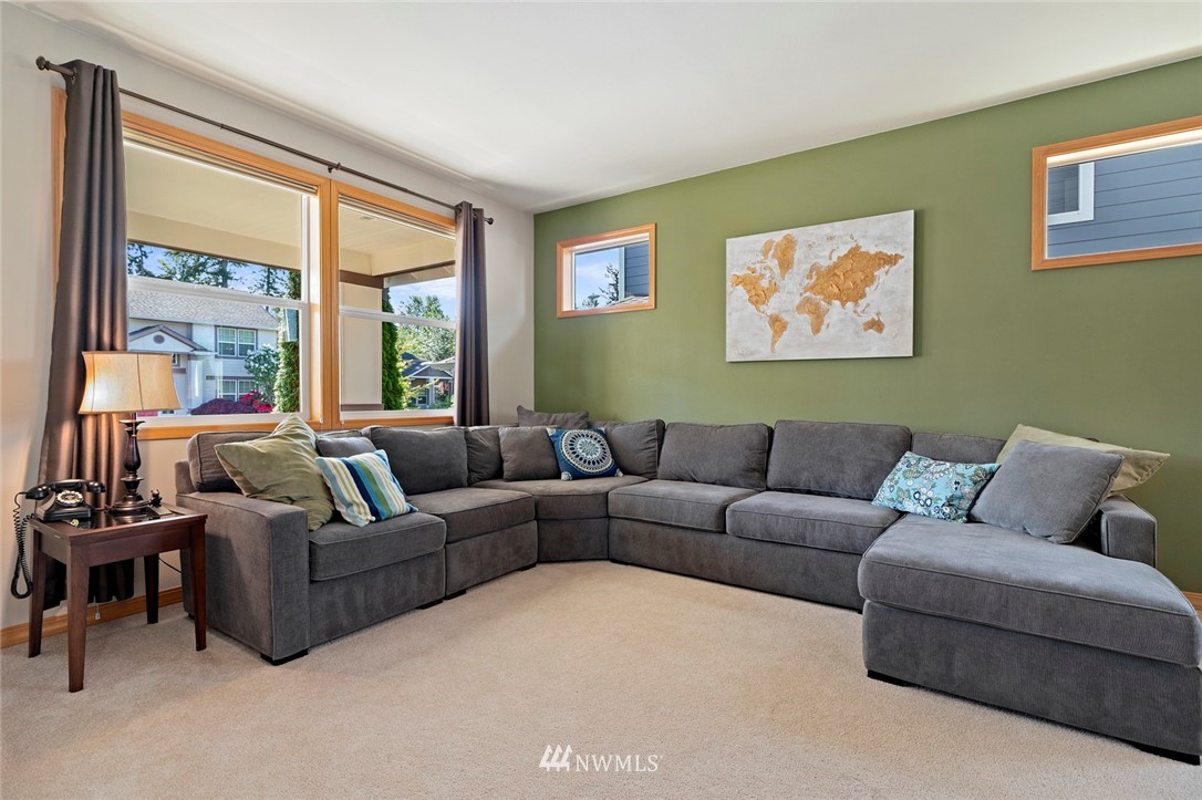323 Quincy Avenue Northeast Renton, WA 98059 - Photo 5 of 37