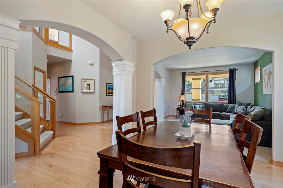 323 Quincy Avenue Northeast Renton, WA 98059 - Photo 7 of 37